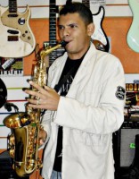 /album/galeria-de-fotos/testando-sax-alto-weril-spectra-ii-jpg/